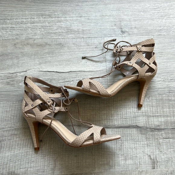 NWT Vince Camuto Claran Heels - Picture 1 of 5
